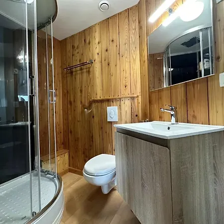 Au Charme De Bed & Breakfast